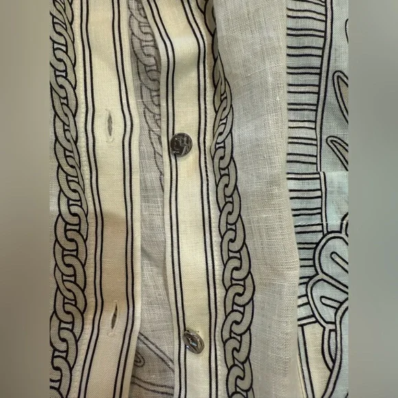 Women’s printed camp shirt. NWT. Size Large - Picture 2 of 5